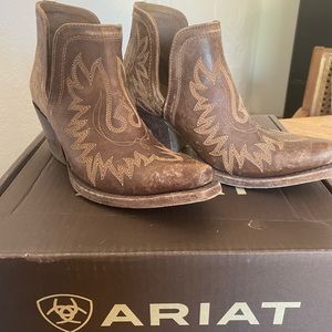 Ariat Dixon Distressed Boots